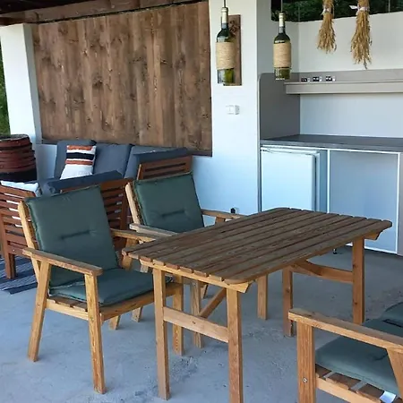 Holiday home Press House At The Walnut Tree - Mypresshouse *